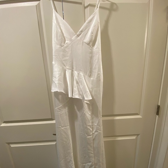 Lulu’s Satin White Dress; Long; Ruffle Front; Size XL; NWT - Picture 2 of 5